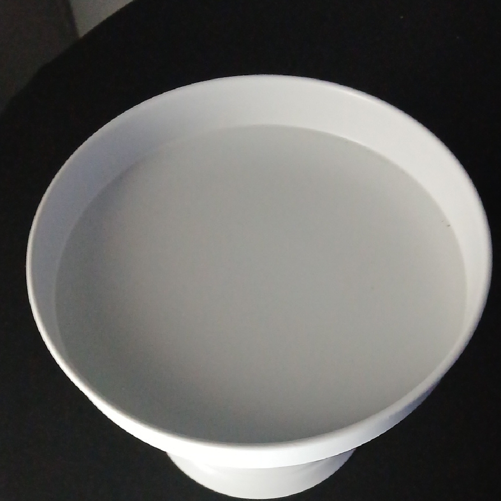 White Metal Pedestal Cake Riser / Stand 8 Inch Diameter - Picture 3 of 6
